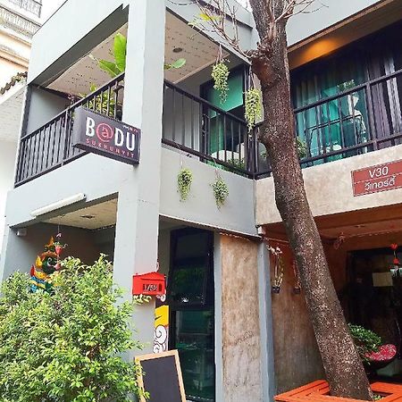 Badu Sukhumvit Dormitory Bangkok Exterior foto